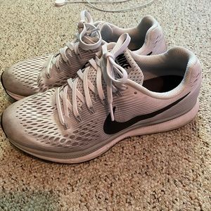 NIKE women’s sneakers